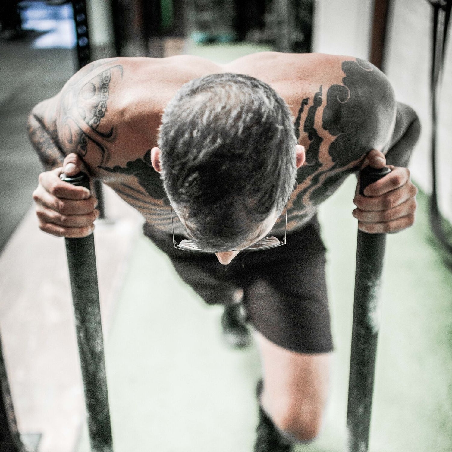 5 Signs It's Time to Rescue Your Workout-Weary Hands 🚨